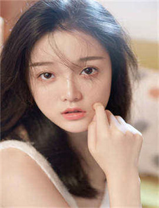 《中国的黃色带三级-美女抹胸视频》
